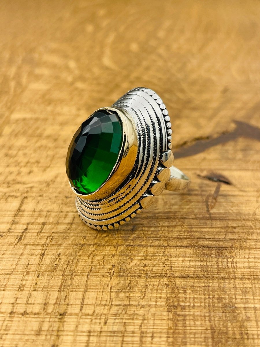 Emerald Silver Ring - TryAladdin