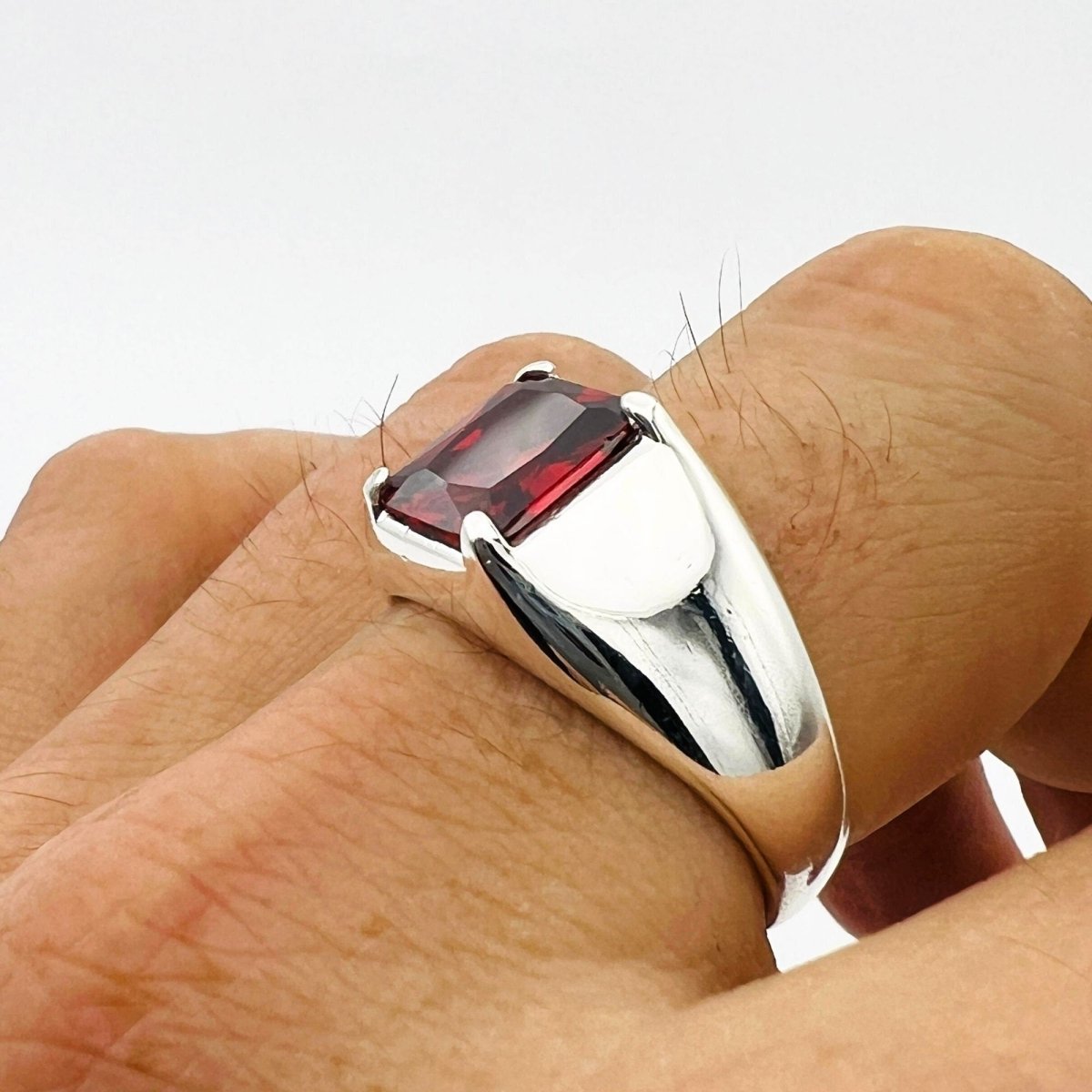 Modern Minimalist Men's Ruby Ring - TryAladdin