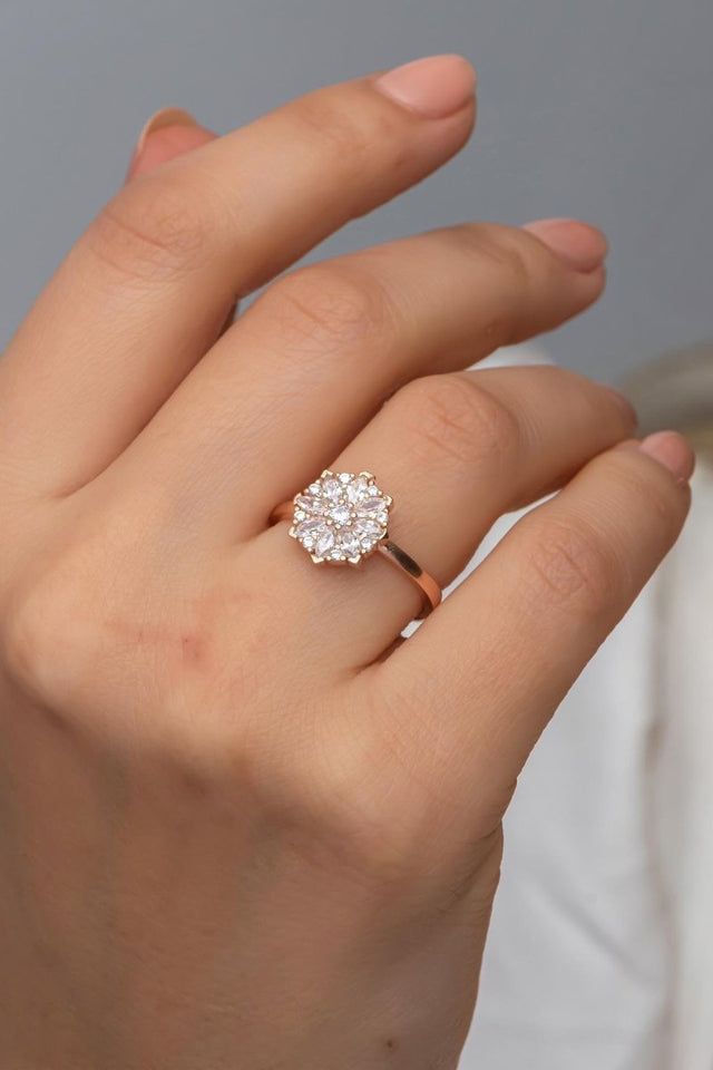 Nereze | White Zircon Stone Flower Adjustable Size Ring - TryAladdin