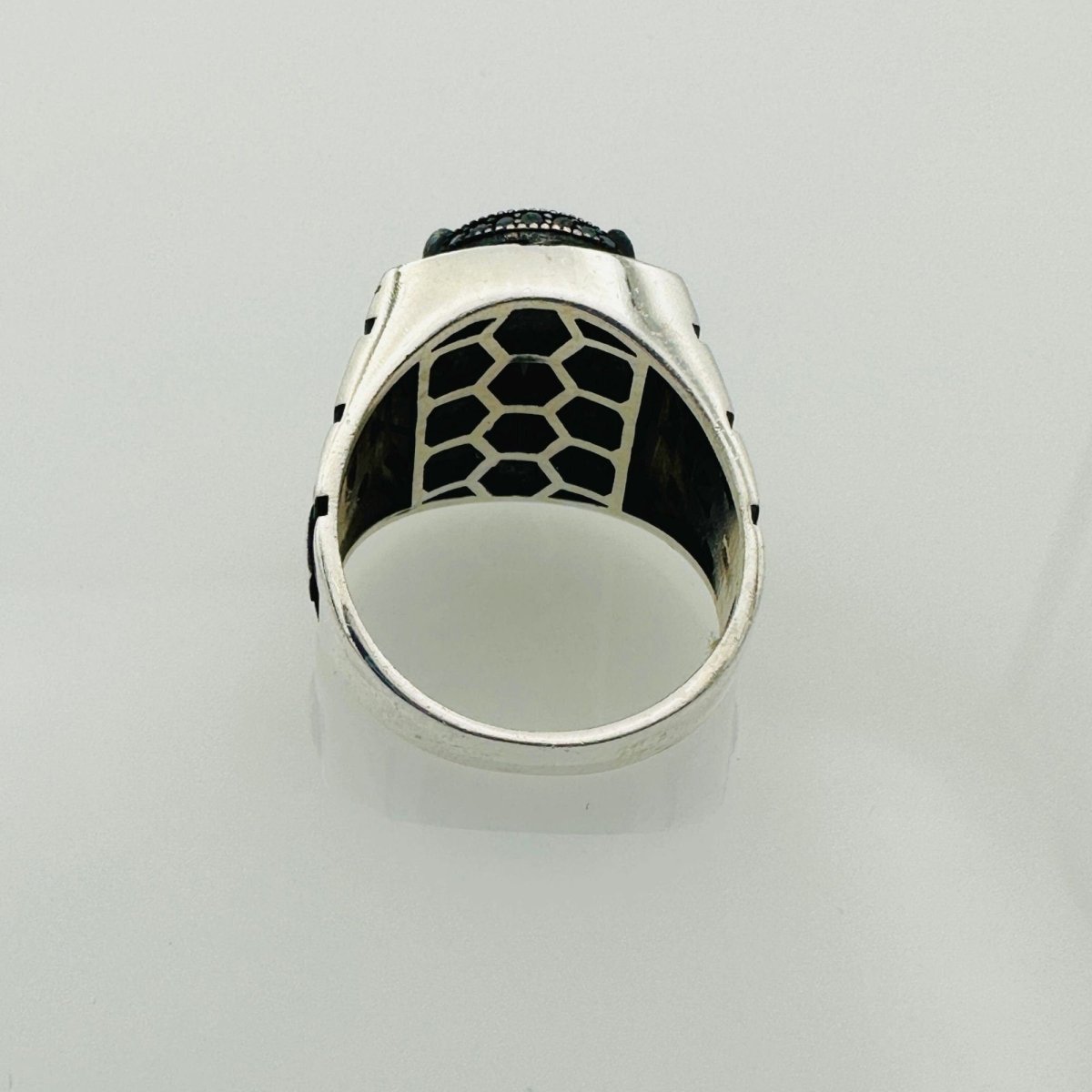 Sleek Black Onyx Men's Ring - TryAladdin