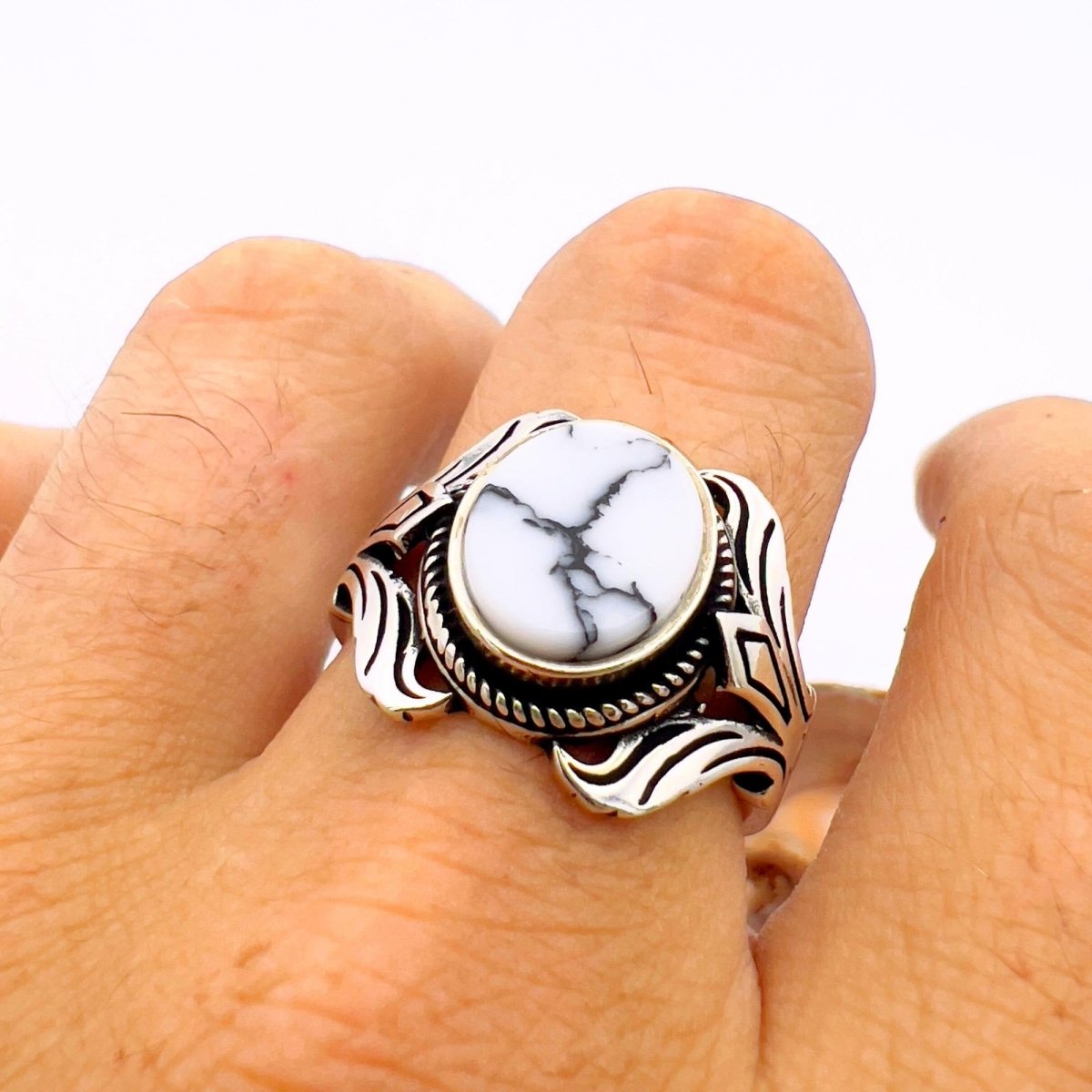 Unisex Unique Silver Ring with White Turquoise - TryAladdin