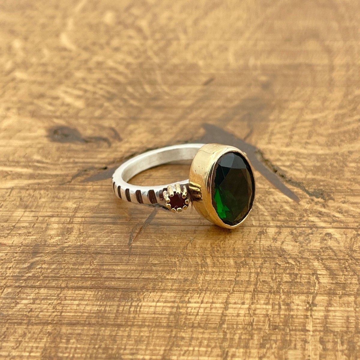 Women's Emerald Stone Ring - TryAladdin