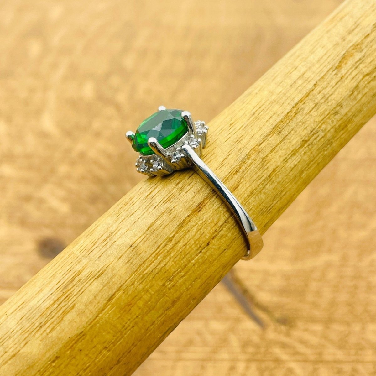 Women's Green Emerald Ring - TryAladdin