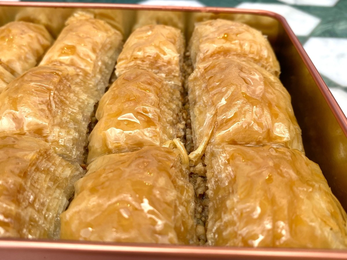 Koskeroglu | Antep Baklava with Walnut in Gift Metal Box - TryAladdin